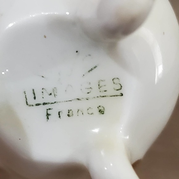 Signed Vintage Limoges France Courting Couple Porcelain 3 Legs Trinket Box - Picture 5 of 6